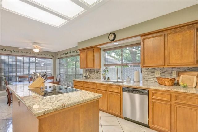 2031 Hillside Oak Lane, Houston, TX 77062