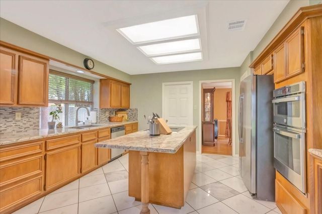 2031 Hillside Oak Lane, Houston, TX 77062