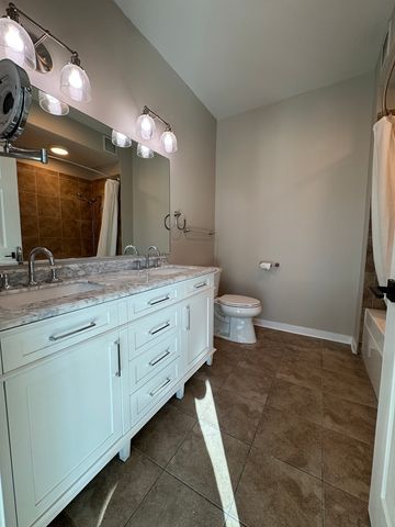 757 N Orleans Street 812, Chicago, IL 60654