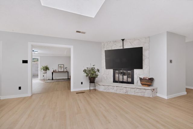 2704 Palo Alto Drive NE, Albuquerque, NM 87112