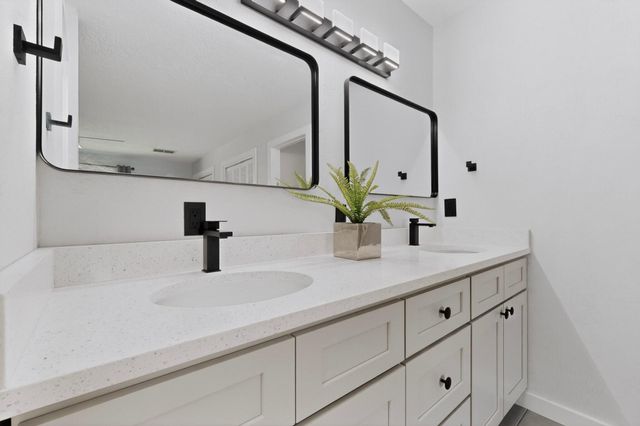 2704 Palo Alto Drive NE, Albuquerque, NM 87112