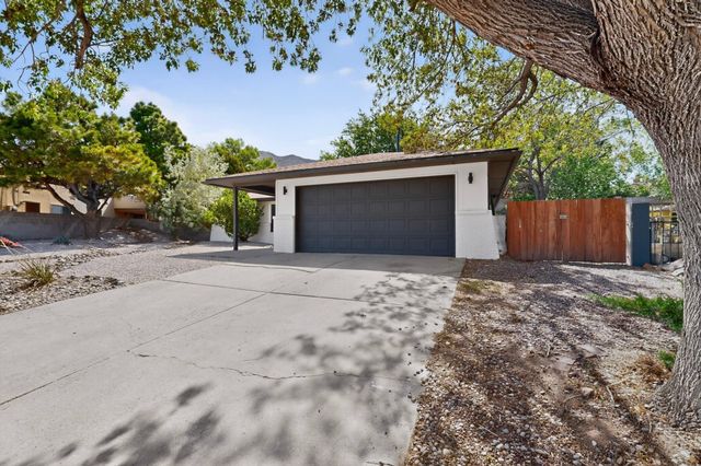 2704 Palo Alto Drive NE, Albuquerque, NM 87112