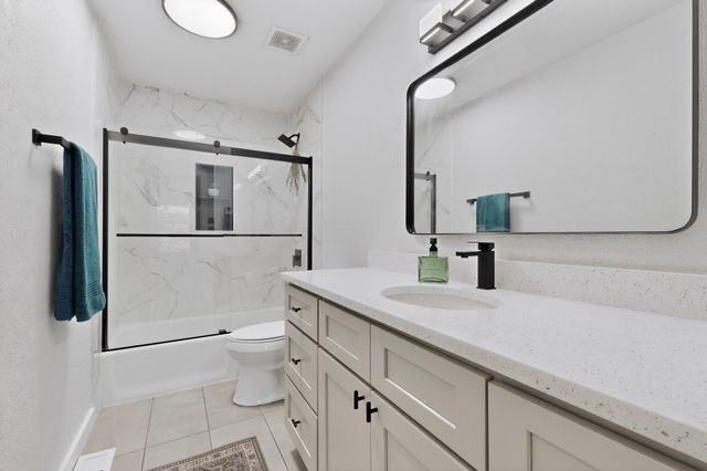 2704 Palo Alto Drive NE, Albuquerque, NM 87112