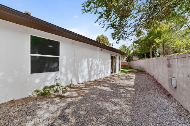 2704 Palo Alto Drive NE, Albuquerque, NM 87112