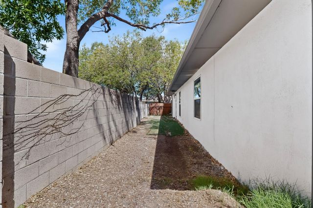 2704 Palo Alto Drive NE, Albuquerque, NM 87112