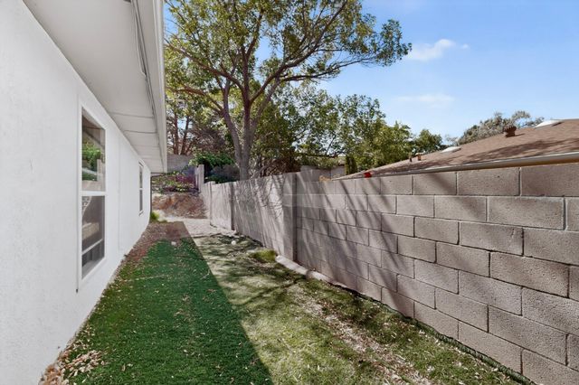 2704 Palo Alto Drive NE, Albuquerque, NM 87112