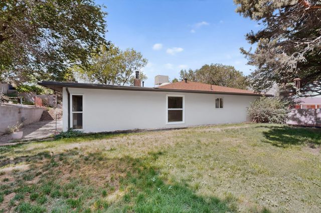 2704 Palo Alto Drive NE, Albuquerque, NM 87112