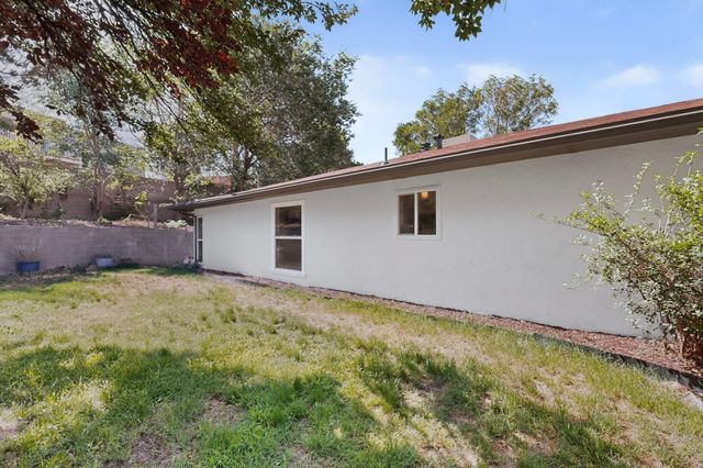 2704 Palo Alto Drive NE, Albuquerque, NM 87112