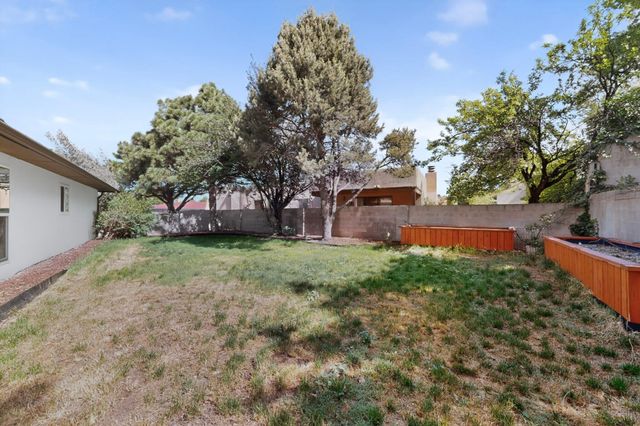 2704 Palo Alto Drive NE, Albuquerque, NM 87112