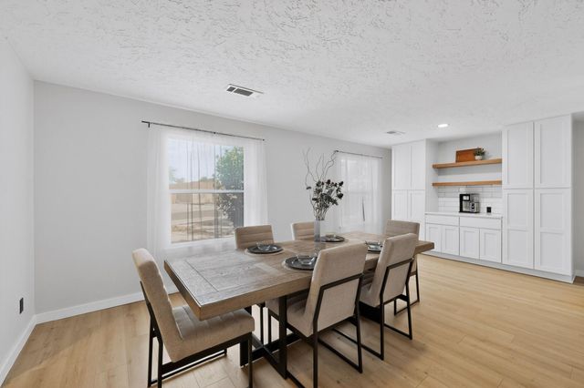 2704 Palo Alto Drive NE, Albuquerque, NM 87112