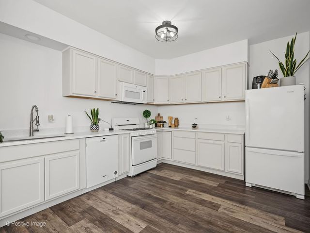 129 Chestnut Hills Circle 129, Burr Ridge, IL 60527