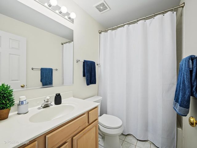 129 Chestnut Hills Circle 129, Burr Ridge, IL 60527