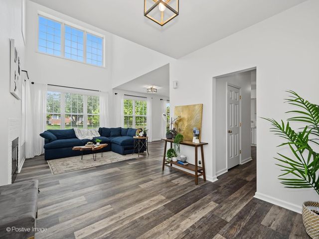129 Chestnut Hills Circle 129, Burr Ridge, IL 60527