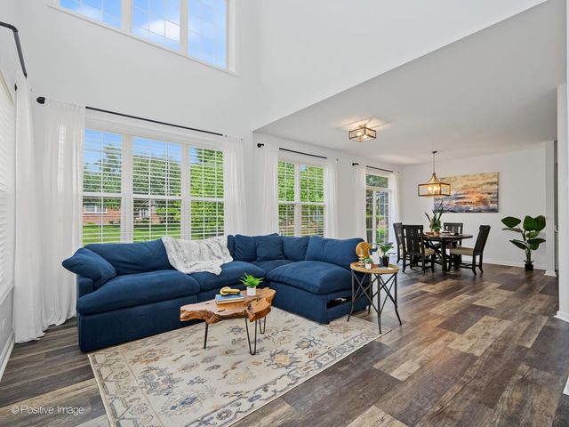 129 Chestnut Hills Circle 129, Burr Ridge, IL 60527