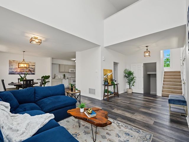 129 Chestnut Hills Circle 129, Burr Ridge, IL 60527