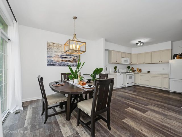 129 Chestnut Hills Circle 129, Burr Ridge, IL 60527