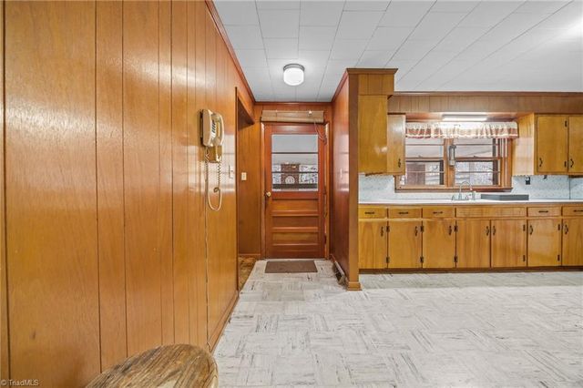 806 7th Avenue, Mayodan, NC 27027