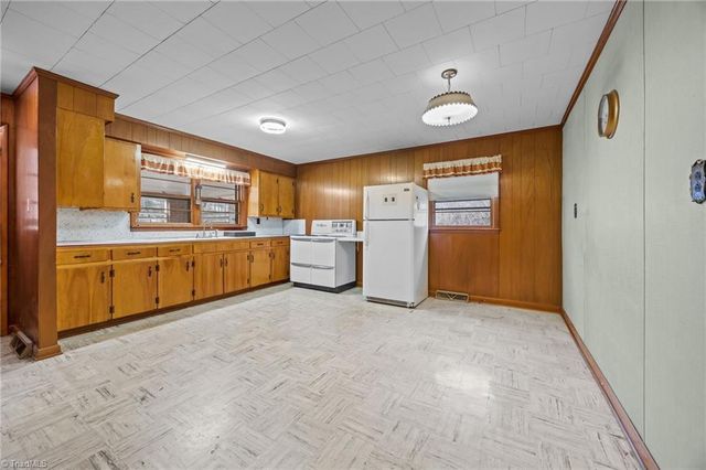 806 7th Avenue, Mayodan, NC 27027