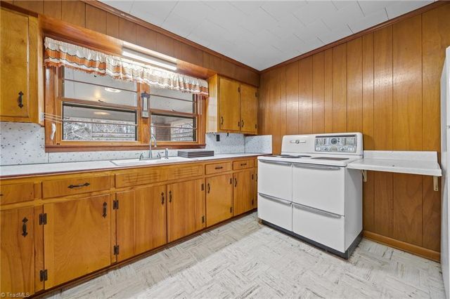 806 7th Avenue, Mayodan, NC 27027