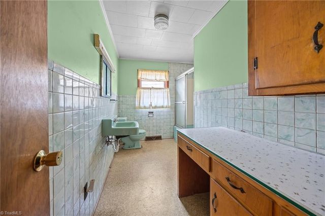 806 7th Avenue, Mayodan, NC 27027