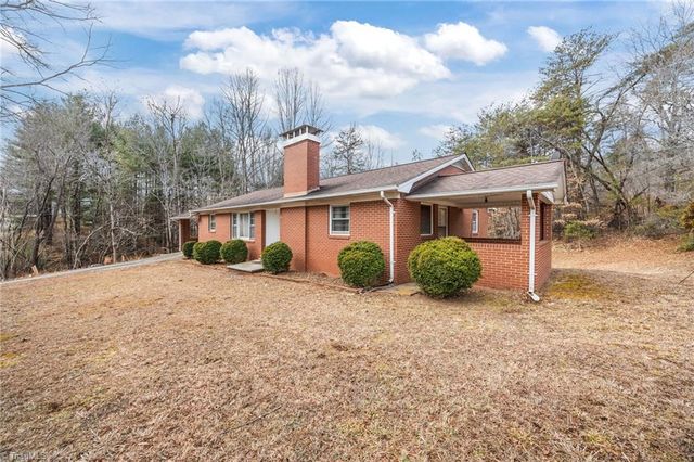 806 7th Avenue, Mayodan, NC 27027