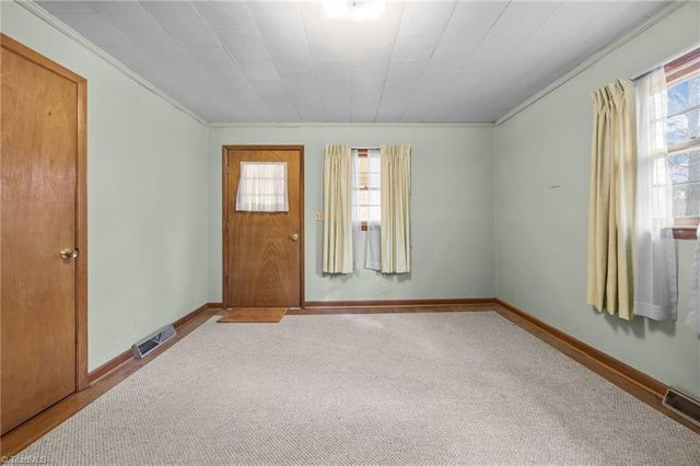 806 7th Avenue, Mayodan, NC 27027