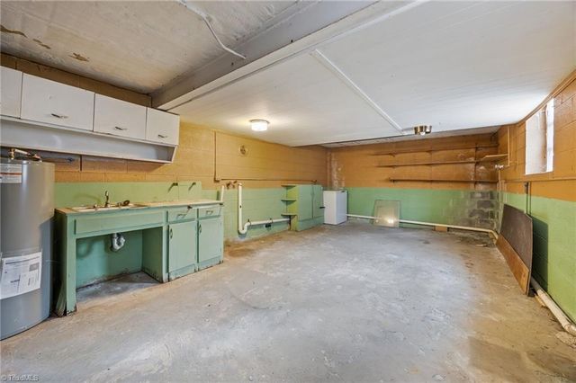 806 7th Avenue, Mayodan, NC 27027