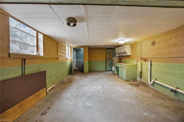 806 7th Avenue, Mayodan, NC 27027