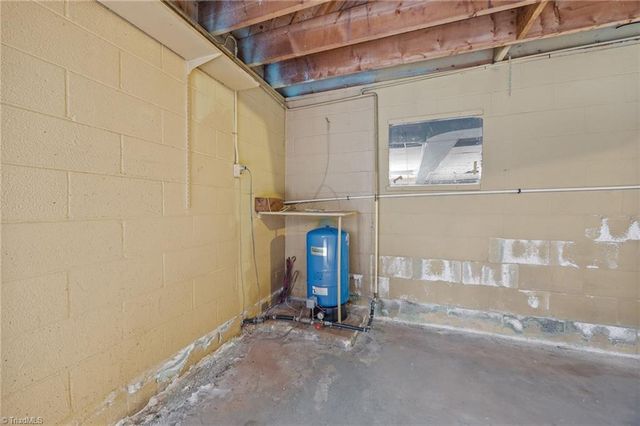 806 7th Avenue, Mayodan, NC 27027