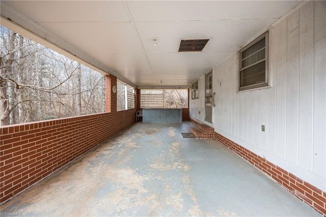 806 7th Avenue, Mayodan, NC 27027