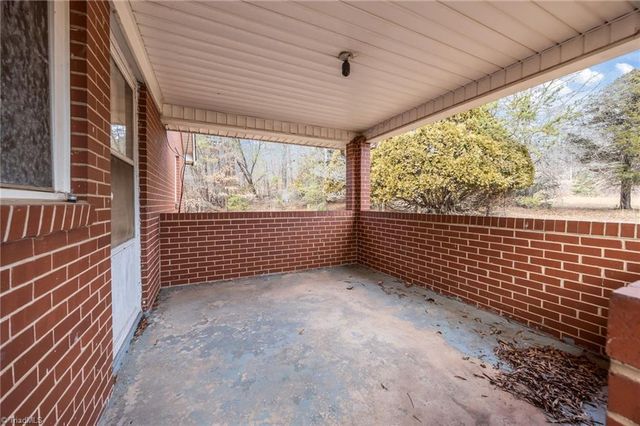 806 7th Avenue, Mayodan, NC 27027