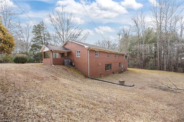 806 7th Avenue, Mayodan, NC 27027