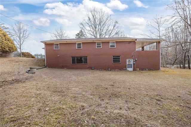 806 7th Avenue, Mayodan, NC 27027