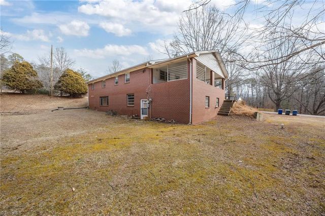 806 7th Avenue, Mayodan, NC 27027