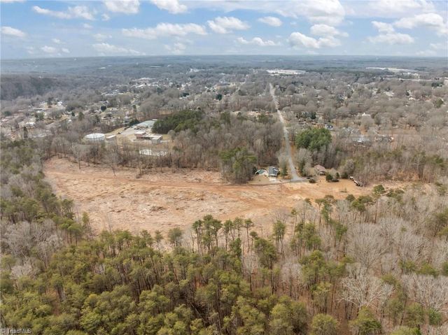 806 7th Avenue, Mayodan, NC 27027