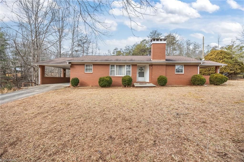 806 7th Avenue, Mayodan, NC 27027