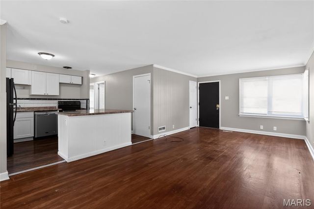 1132 Darr Drive, St Louis, MO 63137