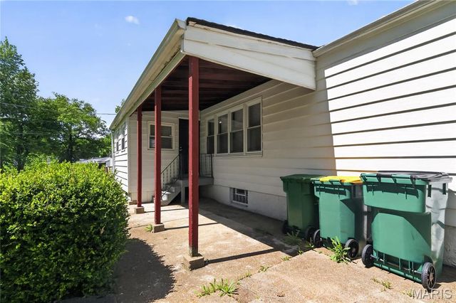 1132 Darr Drive, St Louis, MO 63137
