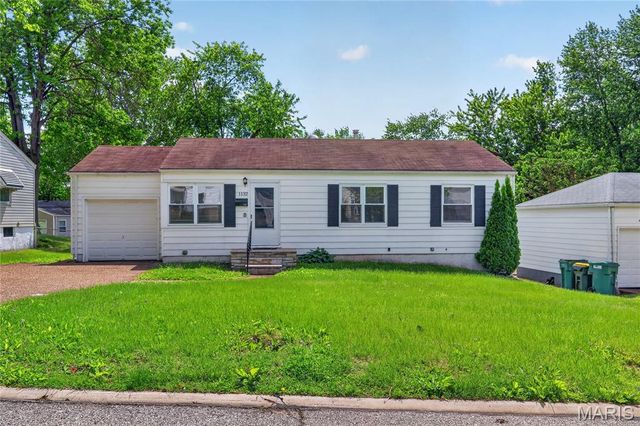 1132 Darr Drive, St Louis, MO 63137