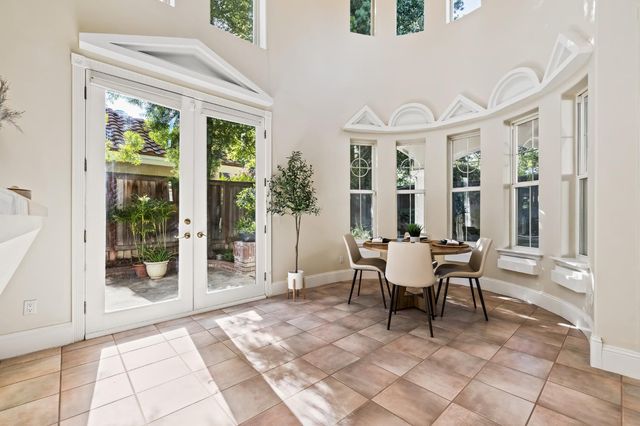 1094 E Newhall Drive, Fresno, CA 93720