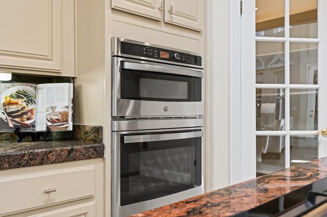 1094 E Newhall Drive, Fresno, CA 93720