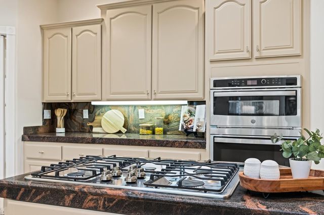 1094 E Newhall Drive, Fresno, CA 93720