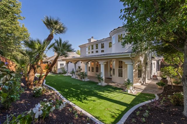 1094 E Newhall Drive, Fresno, CA 93720