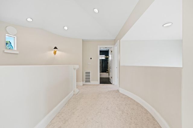 1094 E Newhall Drive, Fresno, CA 93720