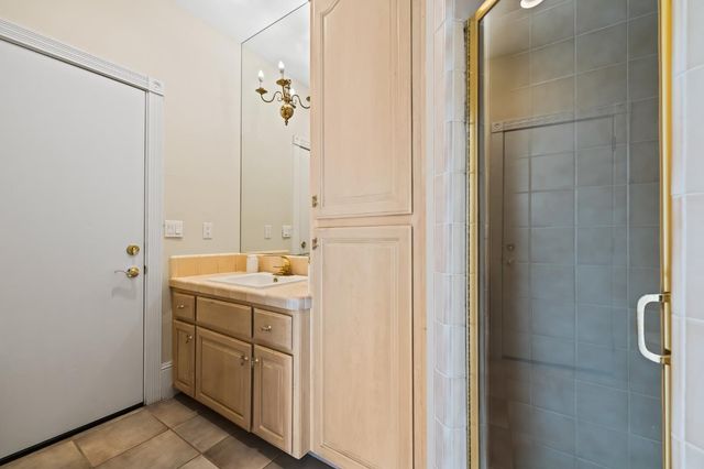 1094 E Newhall Drive, Fresno, CA 93720