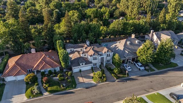 1094 E Newhall Drive, Fresno, CA 93720