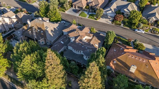 1094 E Newhall Drive, Fresno, CA 93720