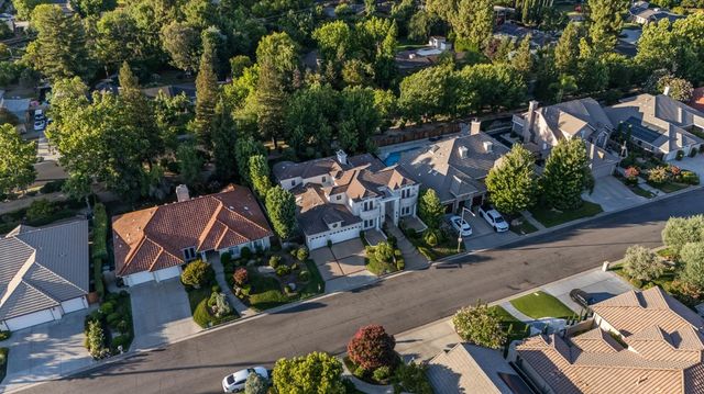 1094 E Newhall Drive, Fresno, CA 93720
