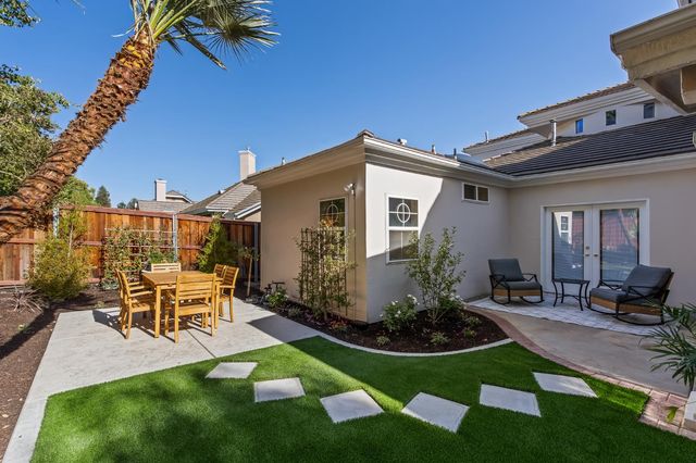1094 E Newhall Drive, Fresno, CA 93720
