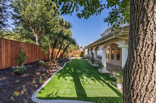 1094 E Newhall Drive, Fresno, CA 93720